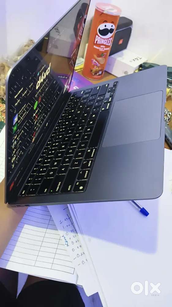 MACBOOK M1