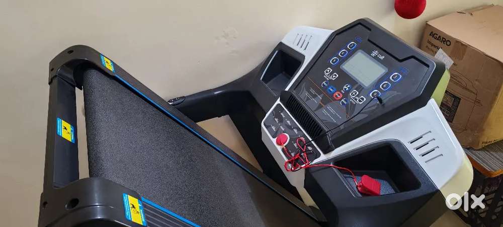 FT200M 4.5 HP Peak BLDC Treadmill  15-level Auto-Incline & Massager