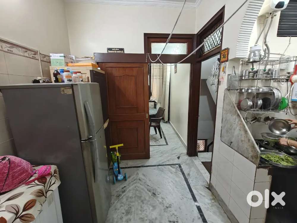 Semi furnished independent floor for pure veg family allowed only