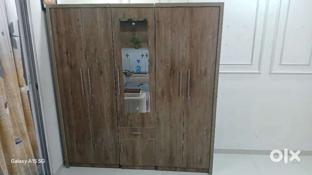 Elegant 2-Door Wooden Wardrobe With Drassing Table