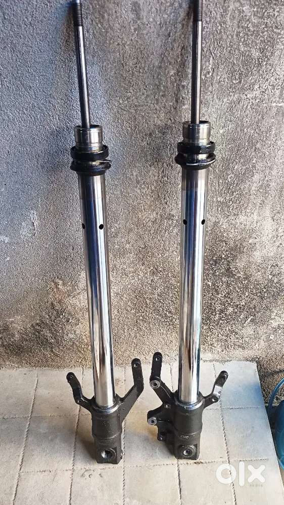 Honda hornet 2.0 both side usd fork.. only 1500 rupees 2 pc...