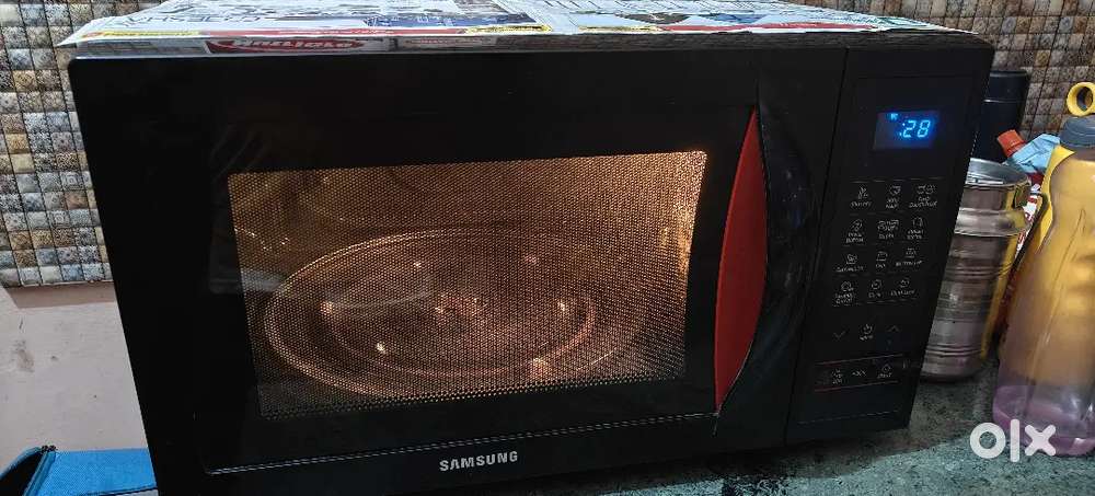 Microwave convection oven