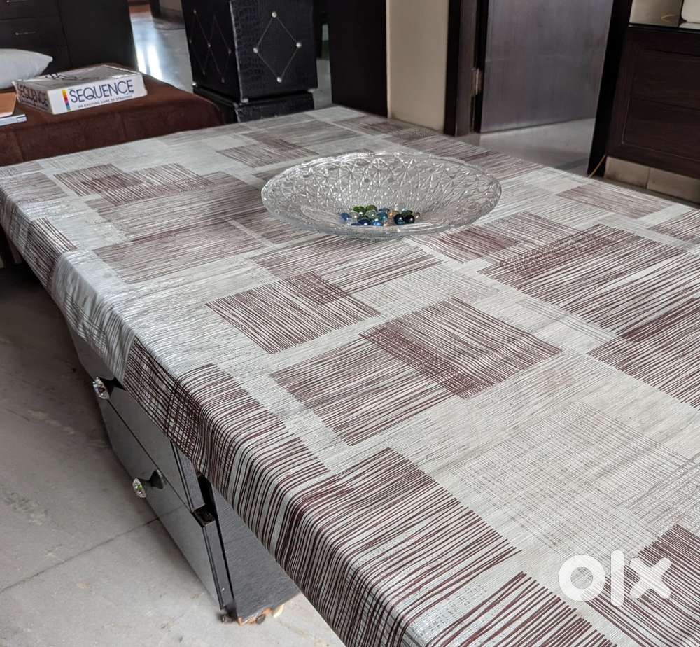 ELEGANT CENTRE TABLE WITH STORAGE DRAWERS FOR SALE