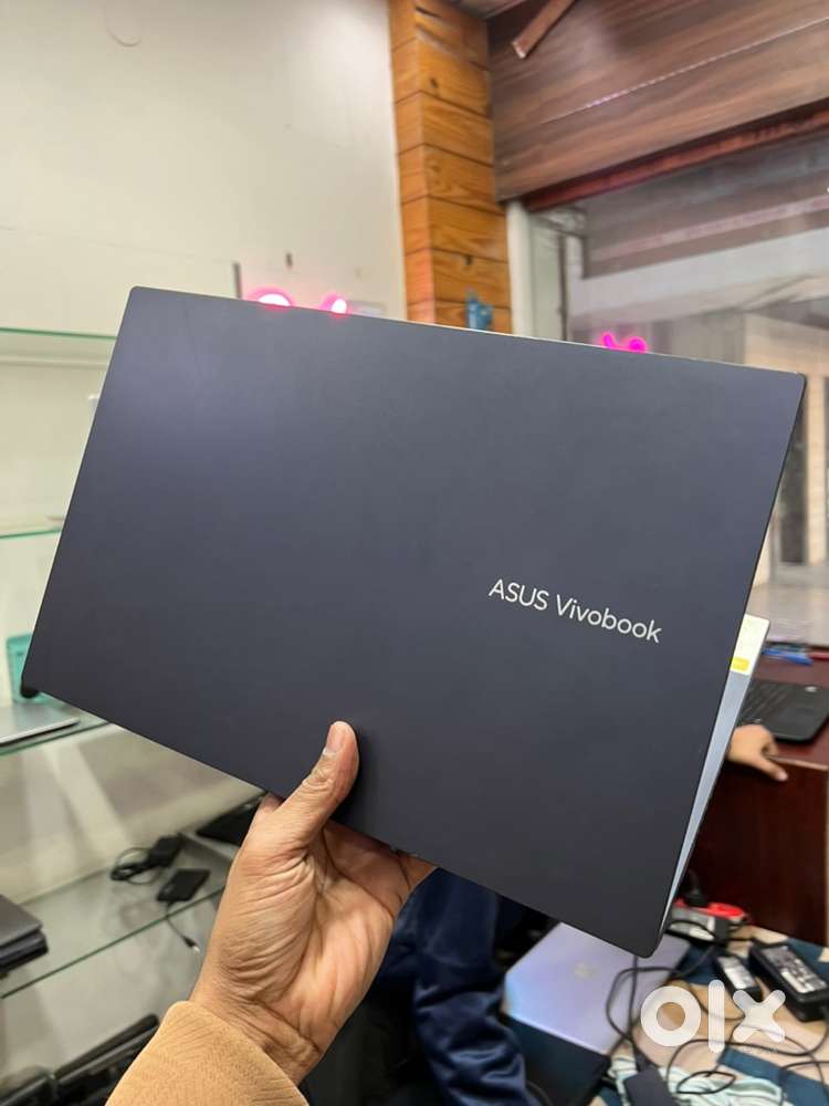 Asus Vivobook i5 12th Generations Laptop 8/512 win 11 // with bill