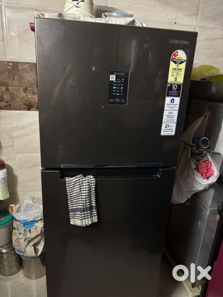 Refrigerator 2 year old 33000