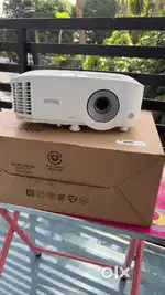 “BenQ MW560 Projector + Ceiling Mount 35 Hrs Use  Warranty