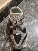 New Balance 9060 Sneakers – Pre-owned (Good Condition)