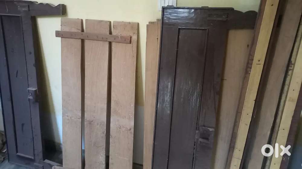 Segun wood bed