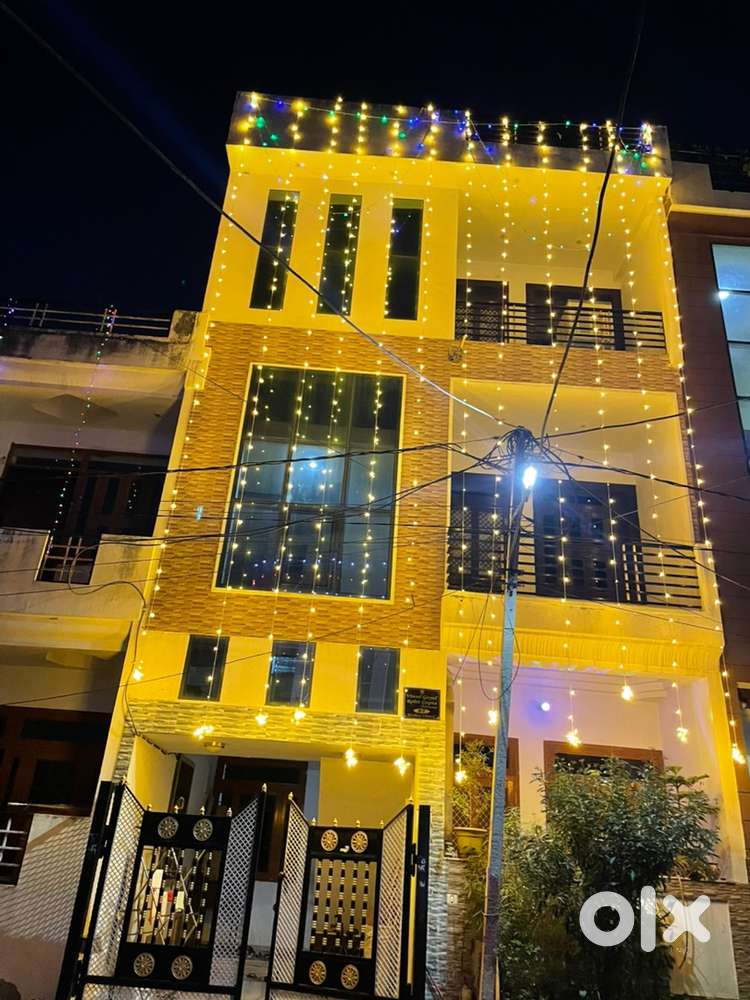 One room and separate let bath, preferably siblings