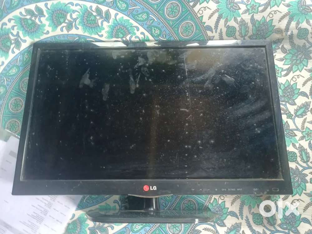 Selling LG smart TV in good condition