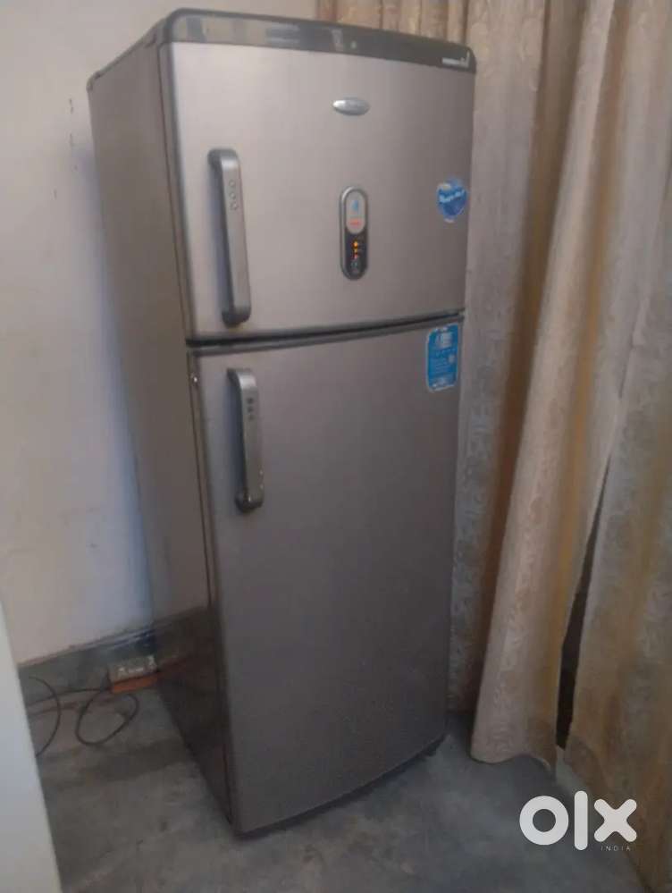 Whirlpool 260 litre 4 Star Frost free double door refrigerator
