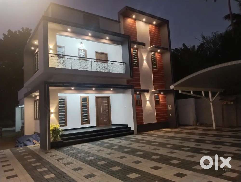 4bed house in Kurishummoodu