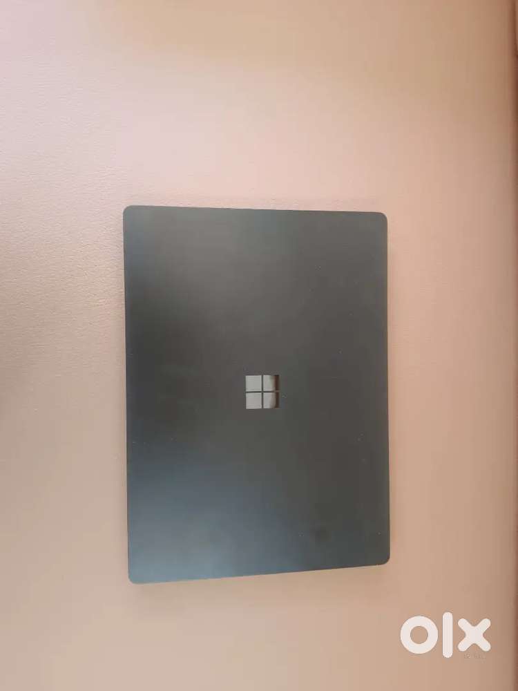 Micro soft surface Laptop 3 Intel
I5 10th gen processor 
8gb 
256gb