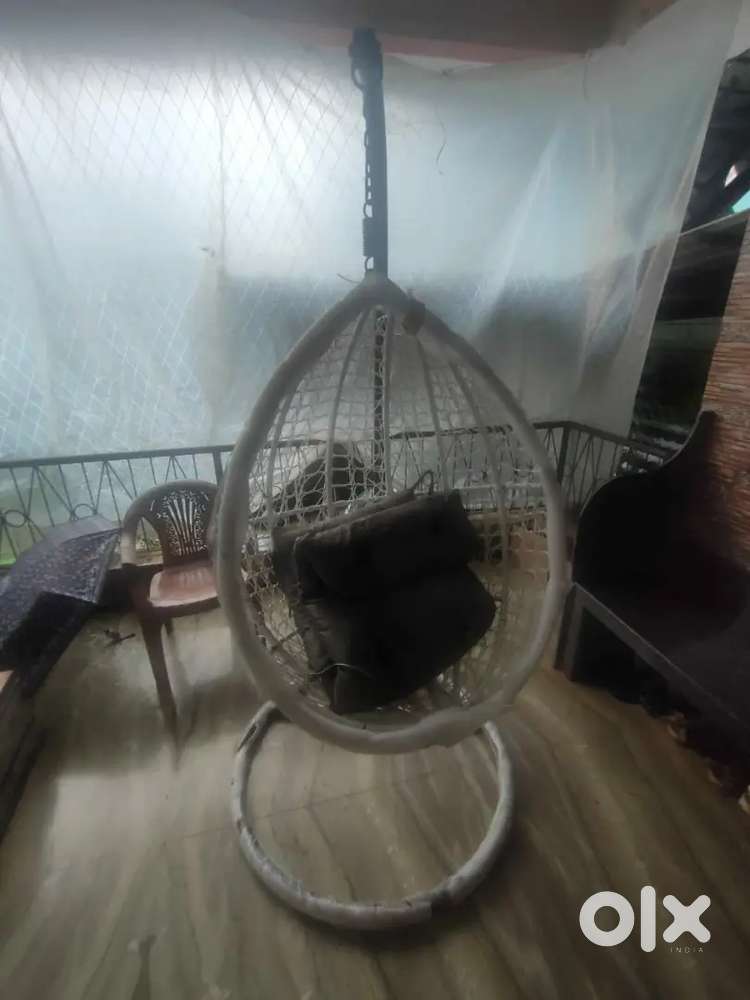 Jula with stand and cushions