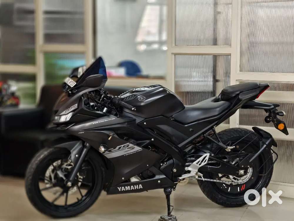 YAMAHA R15V3 ABS