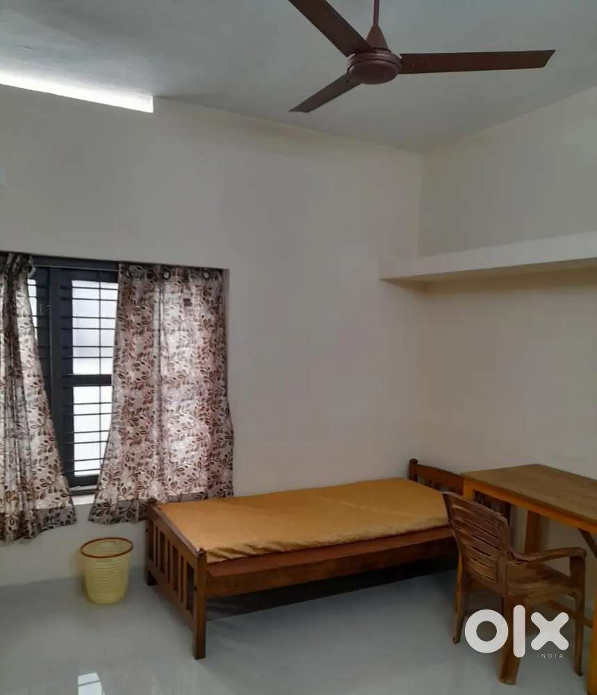 Rooms for rent,hostel nr Infosys,Ust,vssc wt attchd single,double room