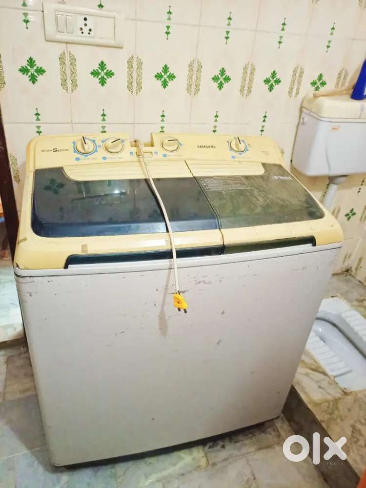 Washing machine in good condition with proper working