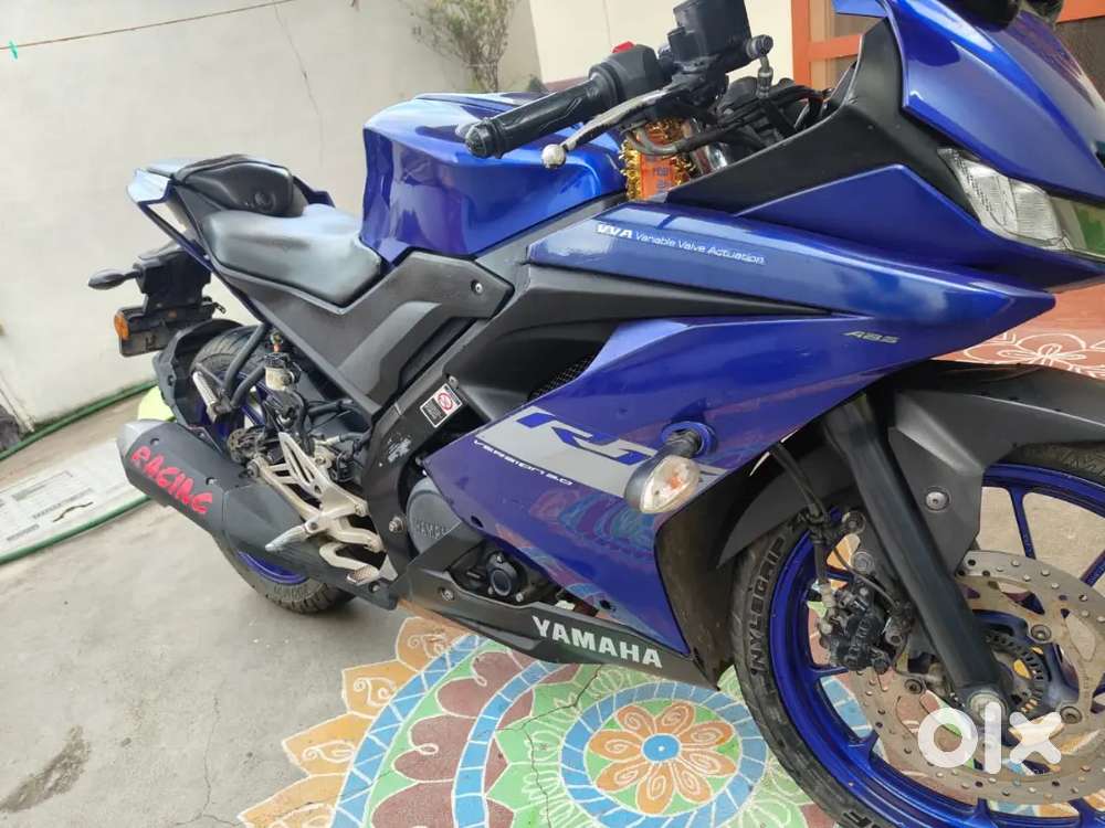 R15 v3 bike