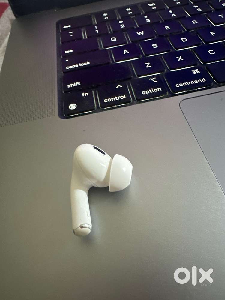 Apple Airpods pro 2 left side earpice
