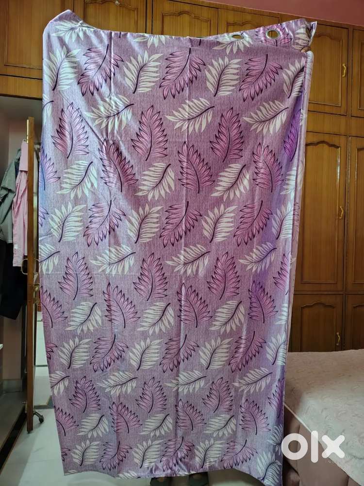6  curtains ( quality very nice)size 7ft