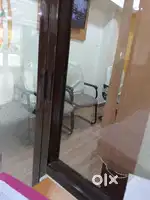 Restaurant captain