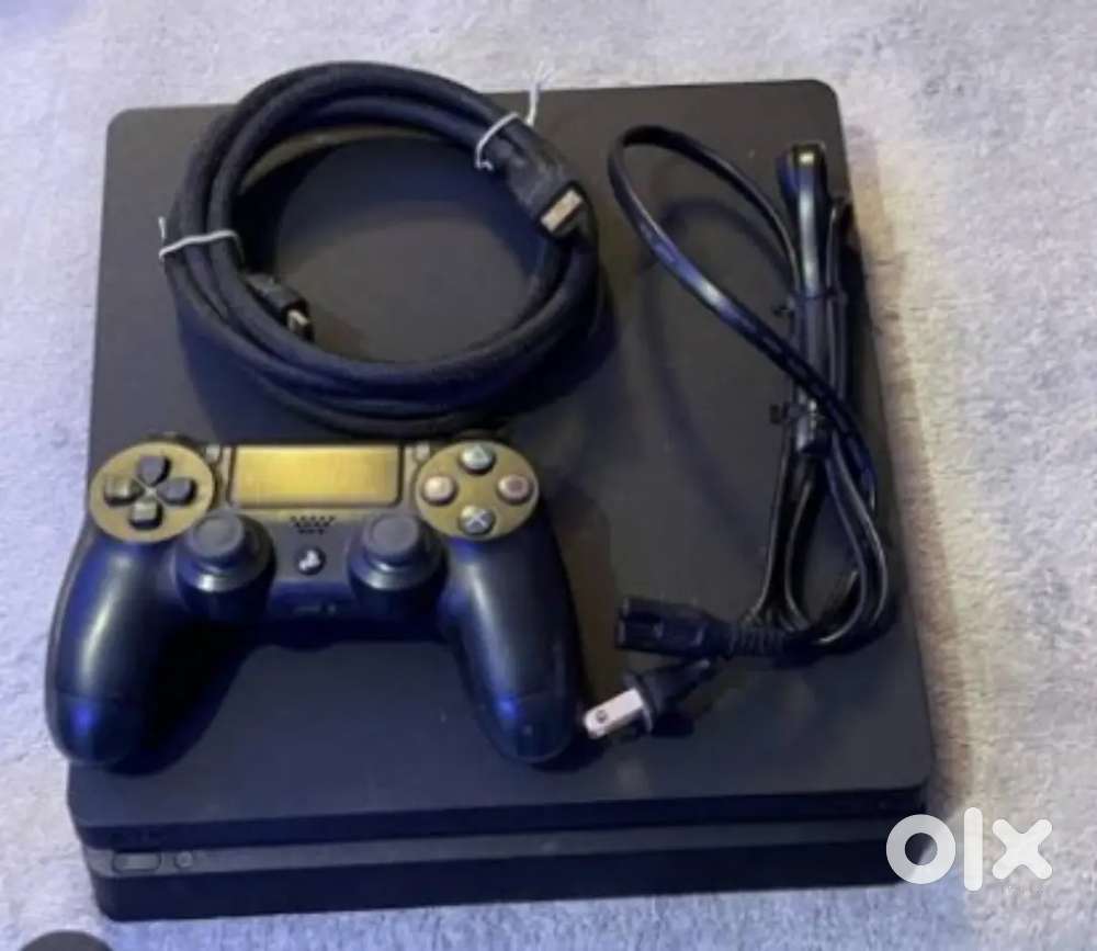 Ps4 slim 8 month old only used when I was free no damage nothing