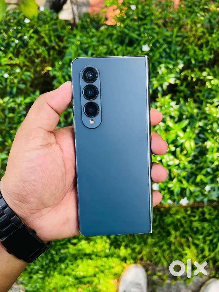 Z fold 4 5g. 12gb 256 inner display complaint