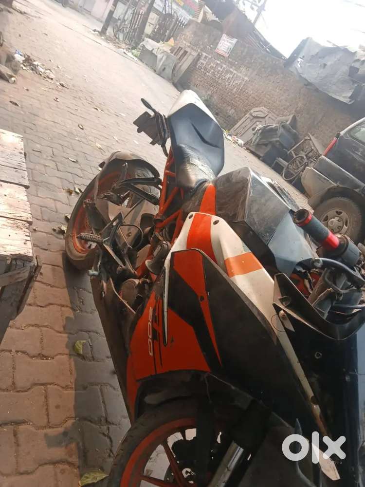 Engine  sa original hai battery aur shisha padhna hai bss