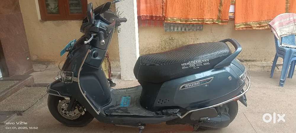 TVS I QUBE S