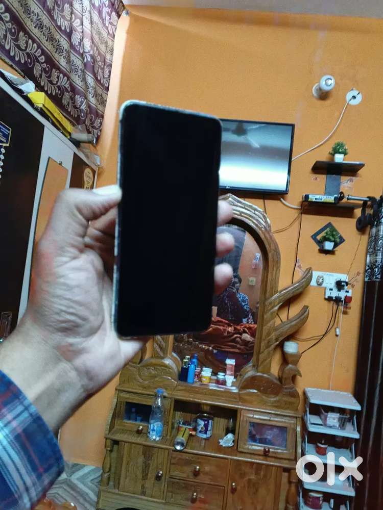 Vivo v15 pro 8gb  128 GB ( kharab hai thik krana pdega)