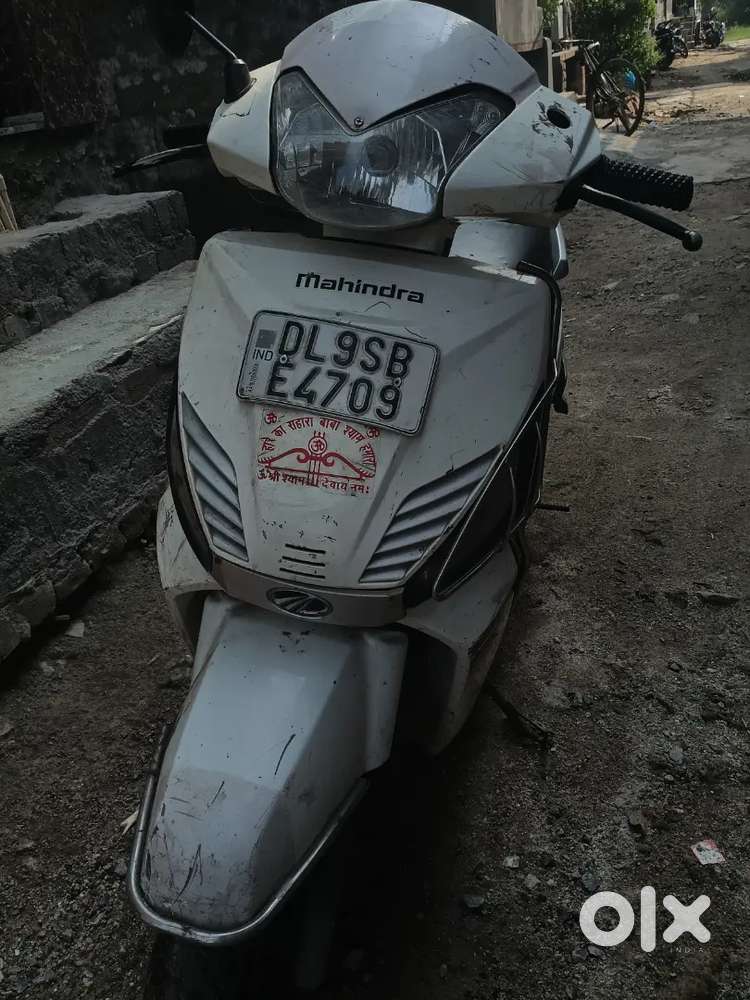 Mahindra Gusto scooty , Self start,