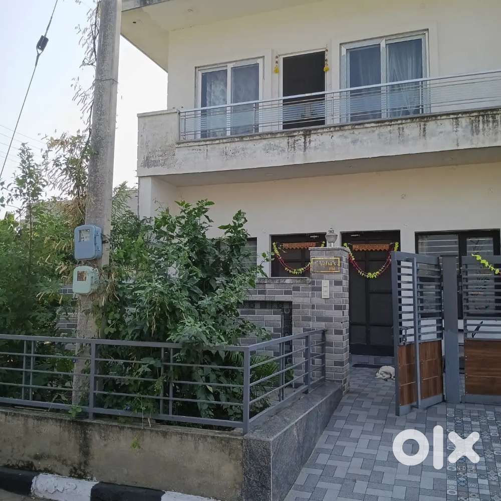 Floor for rent in gobind valley