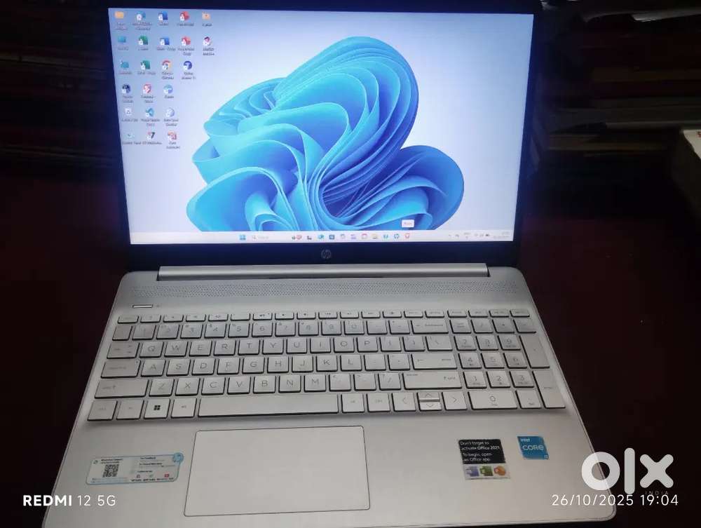HP laptop full good condition, i3 intel, window 11Gen , 8 and 512ssd.