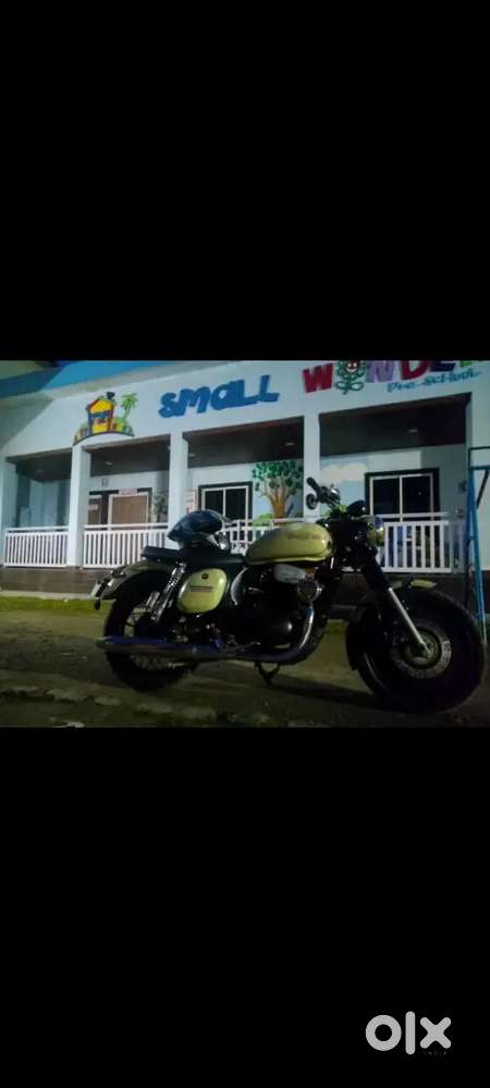 Jawa 42, dealer looks, unique colour, single user.
