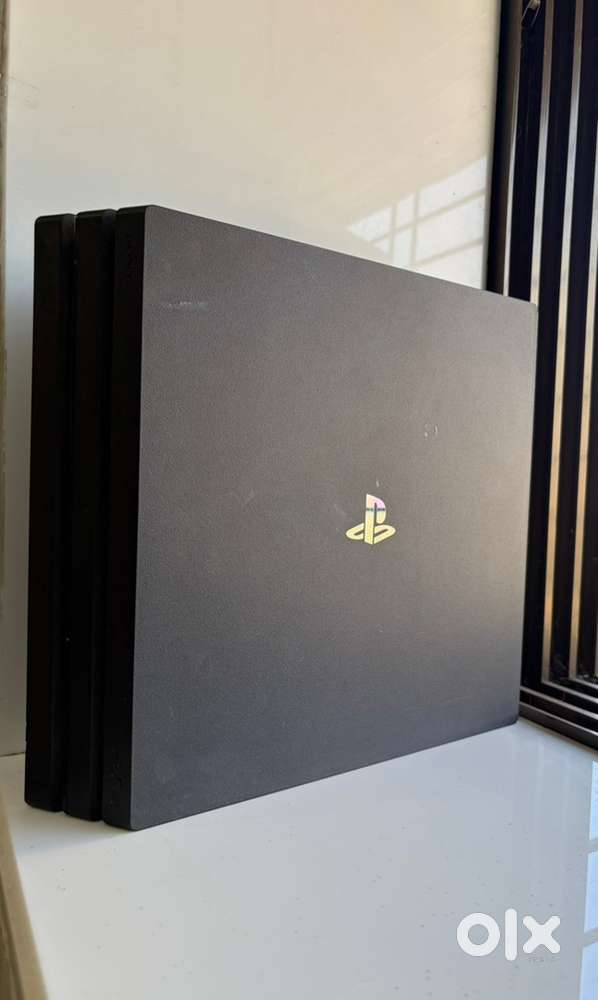 PS4 Pro (1TB) + Original DualShock 4 Controller