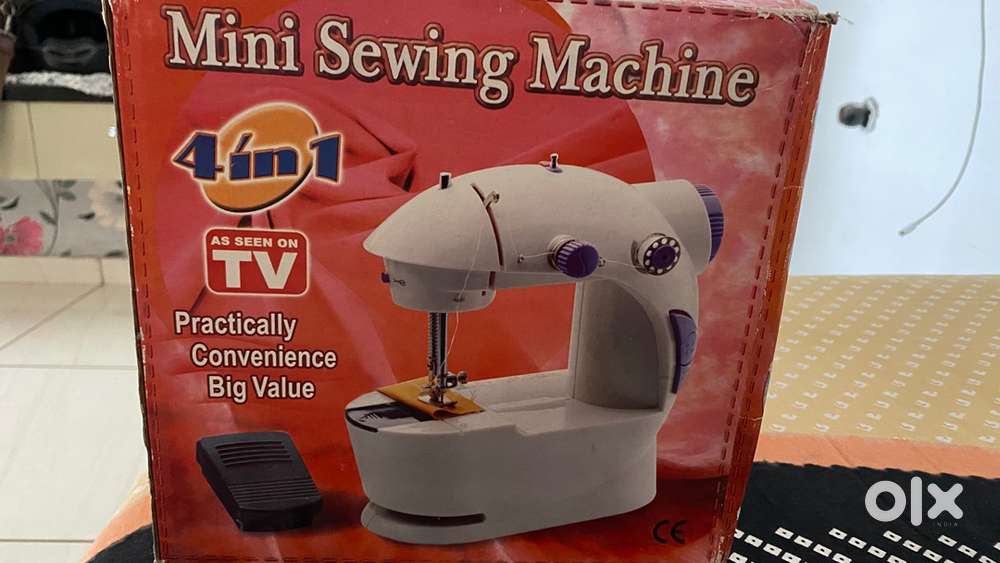 Mini sewing machine