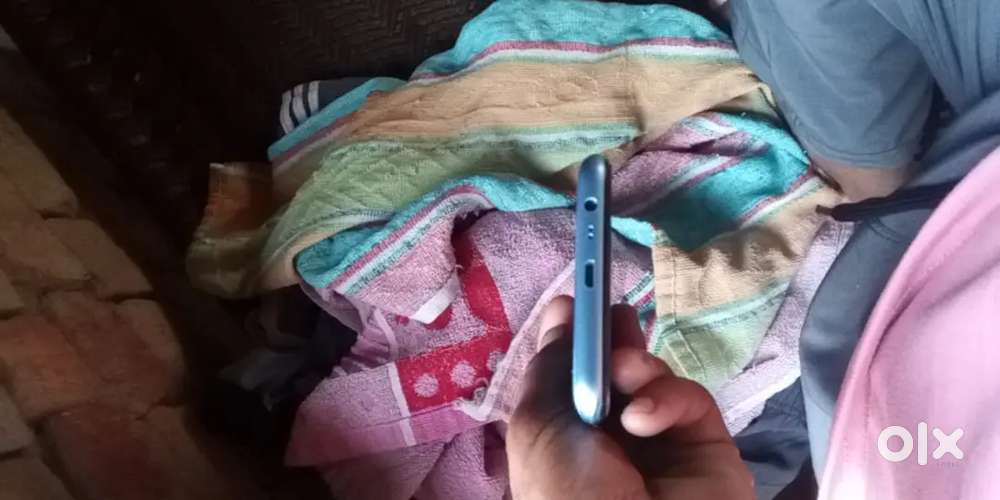 Realme c21 y mobile hai or 4 /64 ma haii or good condition hai