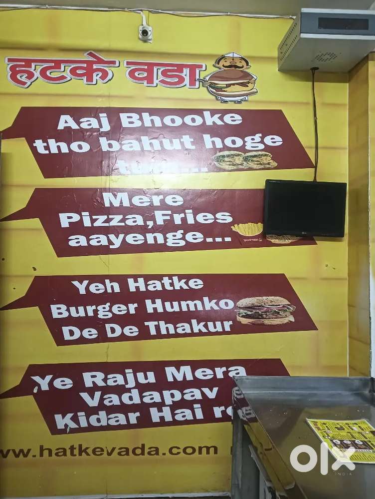 कॅफे दुकानात मेहनती प्रामाणिक पुरुष किंवा महिला कामाला पाहिजे