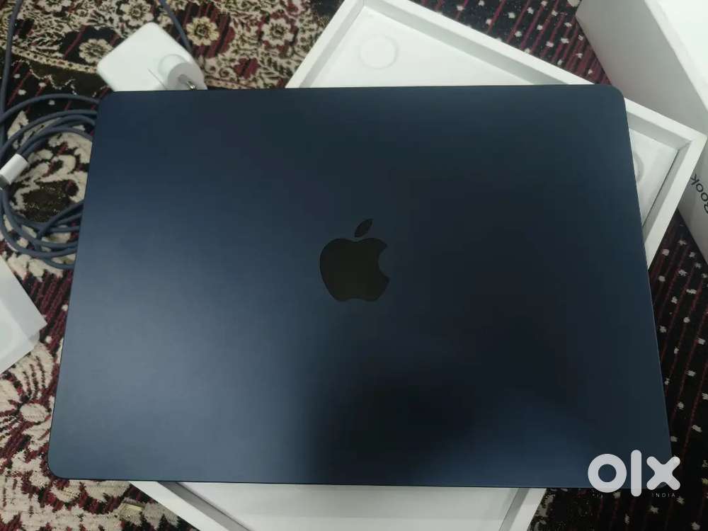 Selling macbook m4 13'inches