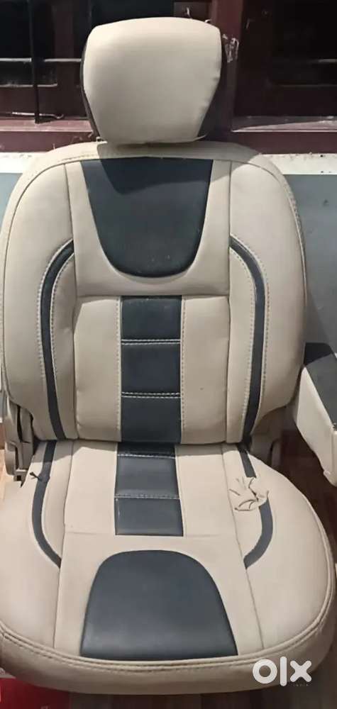 1 Bucket Seat, 1 Normal Seat