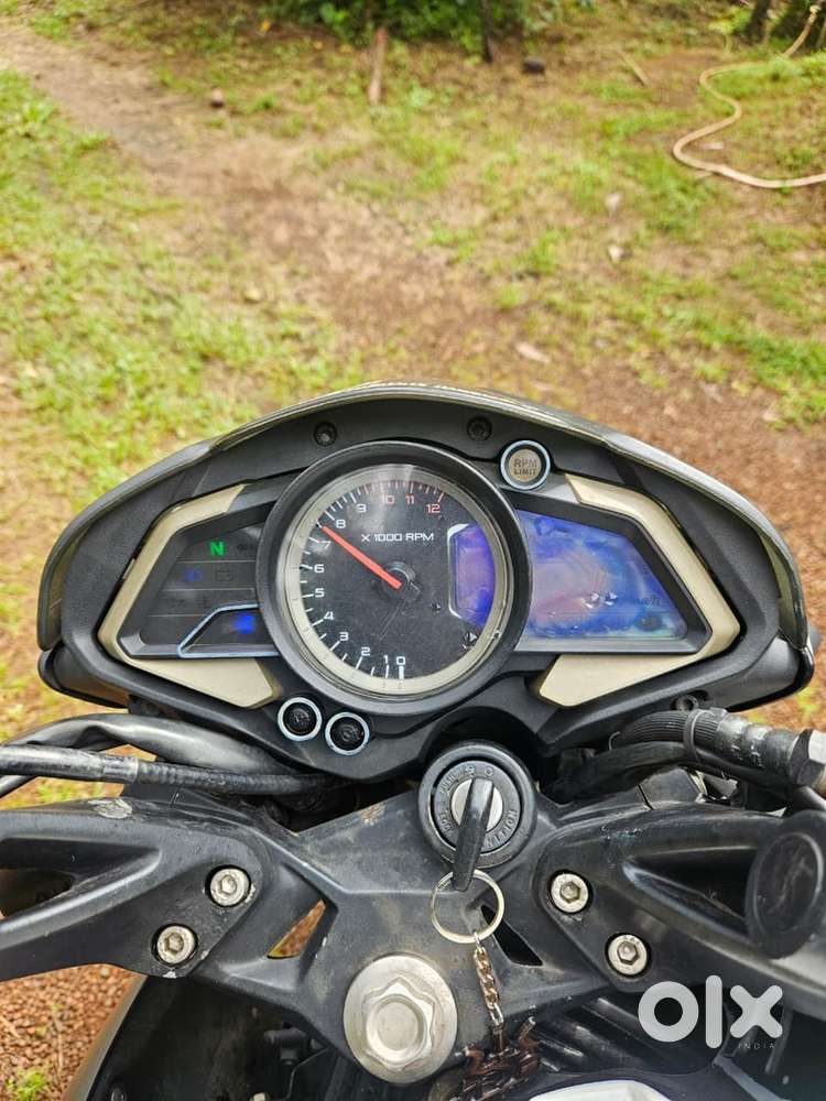 Pulsar ns 200 prl mt white colour first owner