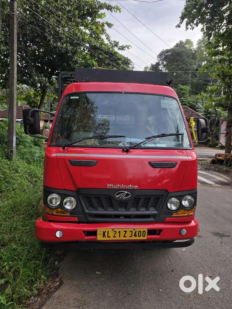 മഹീന്ദ്ര കമ്പനി ടിപ്പ് with തടി body