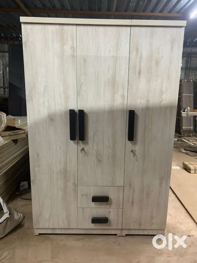 Elegant 3 Door Wardrobe with Classic Wooden Handles