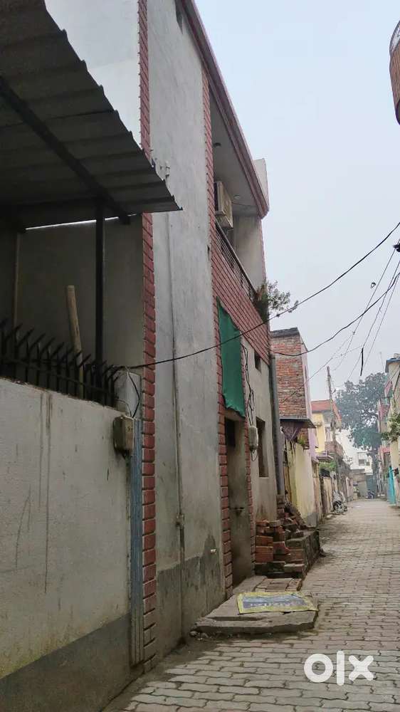 Shahar Se najdeek Hai line hai bijali hai sadak hai