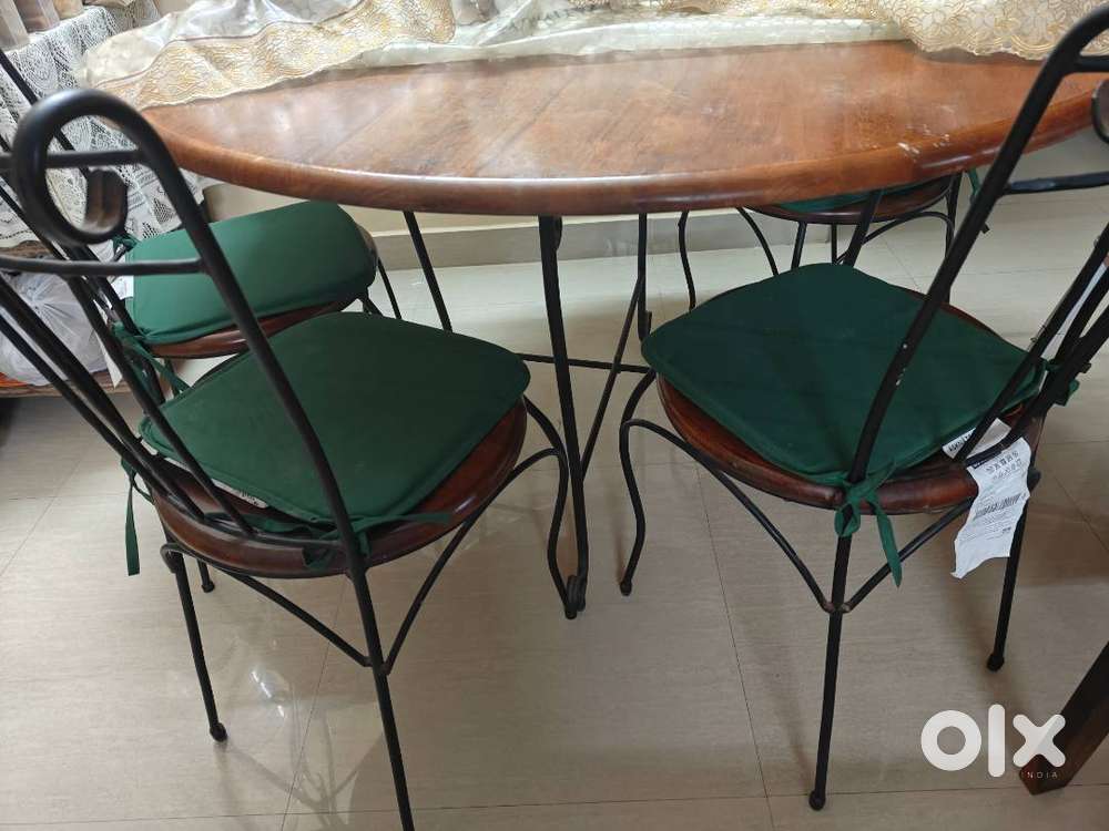 Sheesham wood top, circle 4 seater dining table