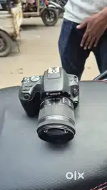Canon200D full condition me h