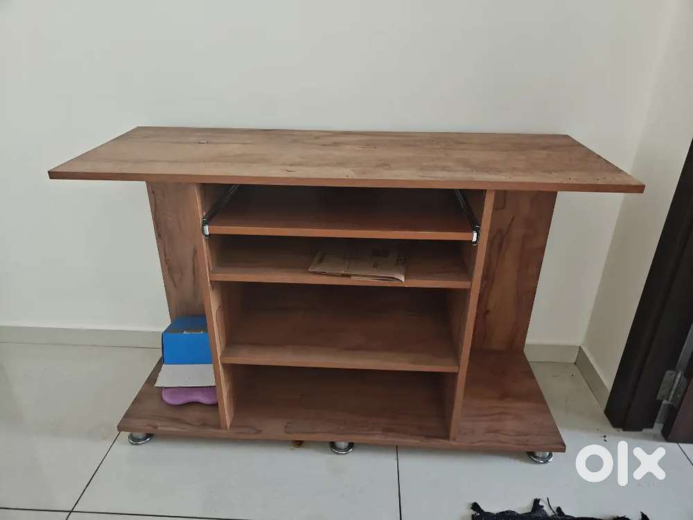 Computer table (with keypad tray)