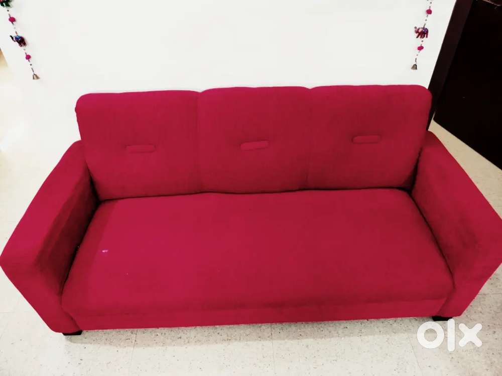 Good condition 5 seater sofa set(3+2)for sale along with Center Table