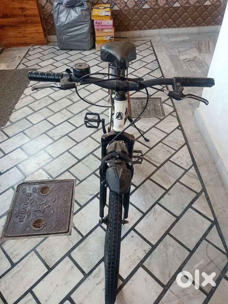 Ranger cycle black colour