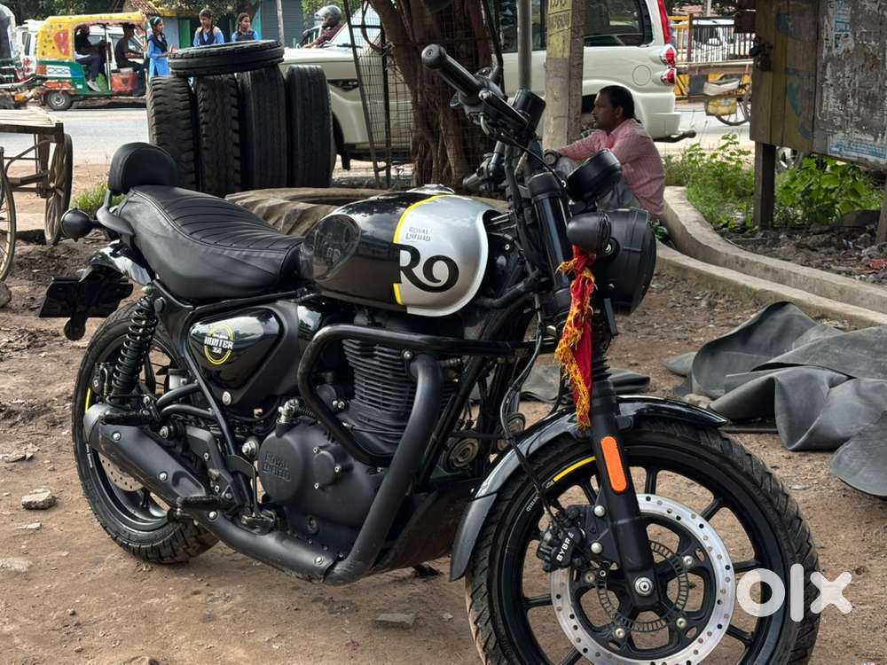 Royal Enfield/ Hunter 350 Rebel Black